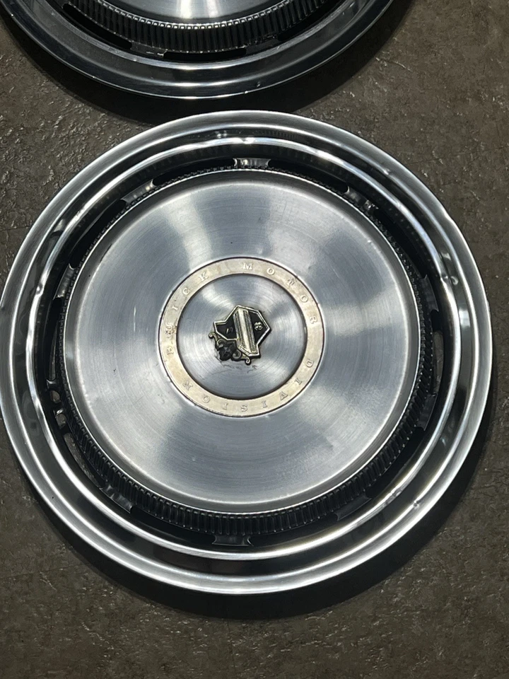 Juego de 4 cubiertas de rueda Buick Estate Wagon Electra Limited 1971-1973 tapacubos usadas Foto 3 de 4