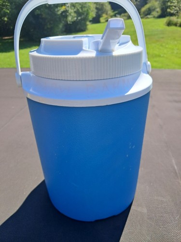 Vintage Rubbermaid/Gott 1- Gallon Water Beverage Cooler Jug 2 Handle #1524 BLUE - Photo 2 sur 9