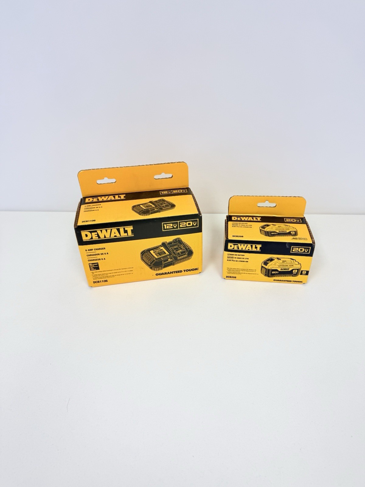 DEWALT 20V MAX 8.0 Ah Lithium Ion Battery Pack Brand New NIB DCB208 W/ Charger