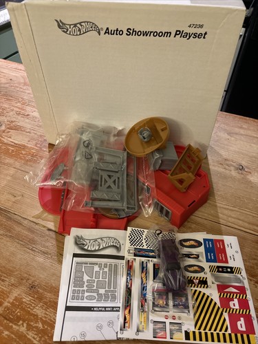Hot Wheels Auto Showroom Playset With Car 47236 Xmas Gift
