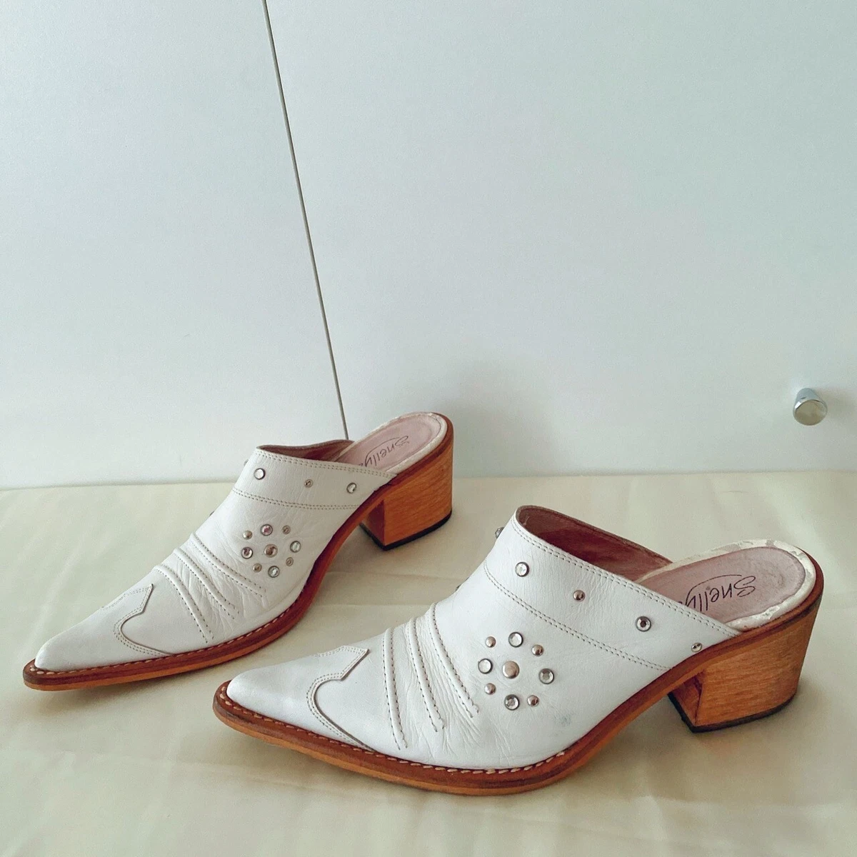 Pointed toe white deals mules