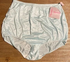 MYONNE VTG PANTIES - NWT NYLON  SIZE 9 (44-45 HIPS) Granny Panties Style Blue