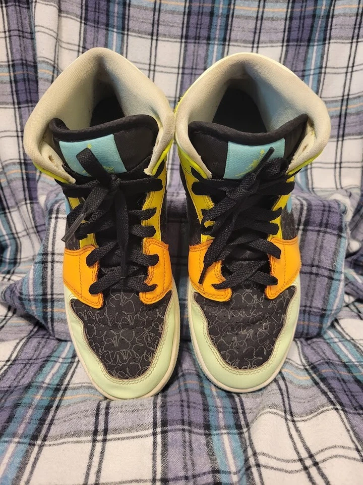 Nike Air Jordan Size 5.5Y Orange, Black, Green, Blue, Yellow BQ6931-037 - Image 3 of 4