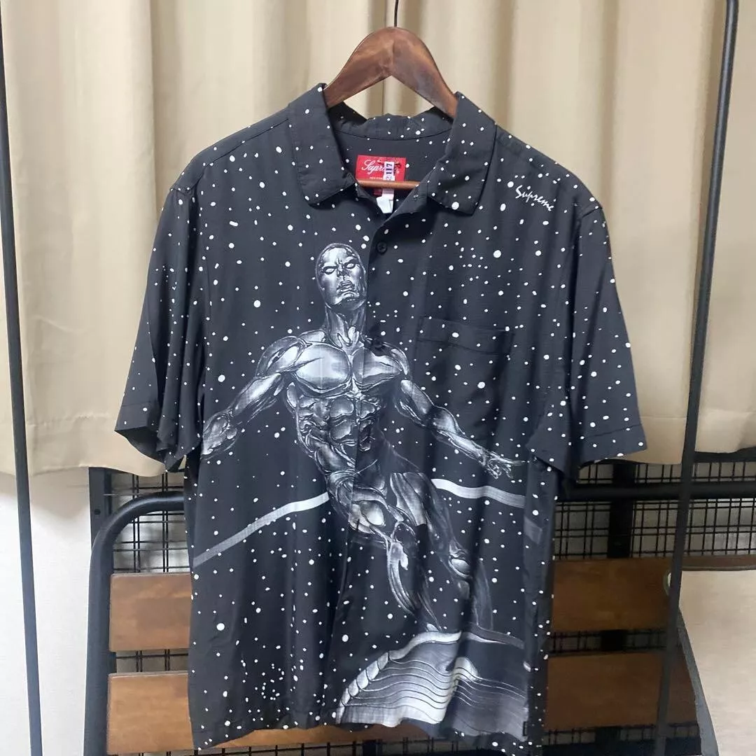 T shirt manches courtes Supreme Silver Surfer taille M points noirs mode hauts homme