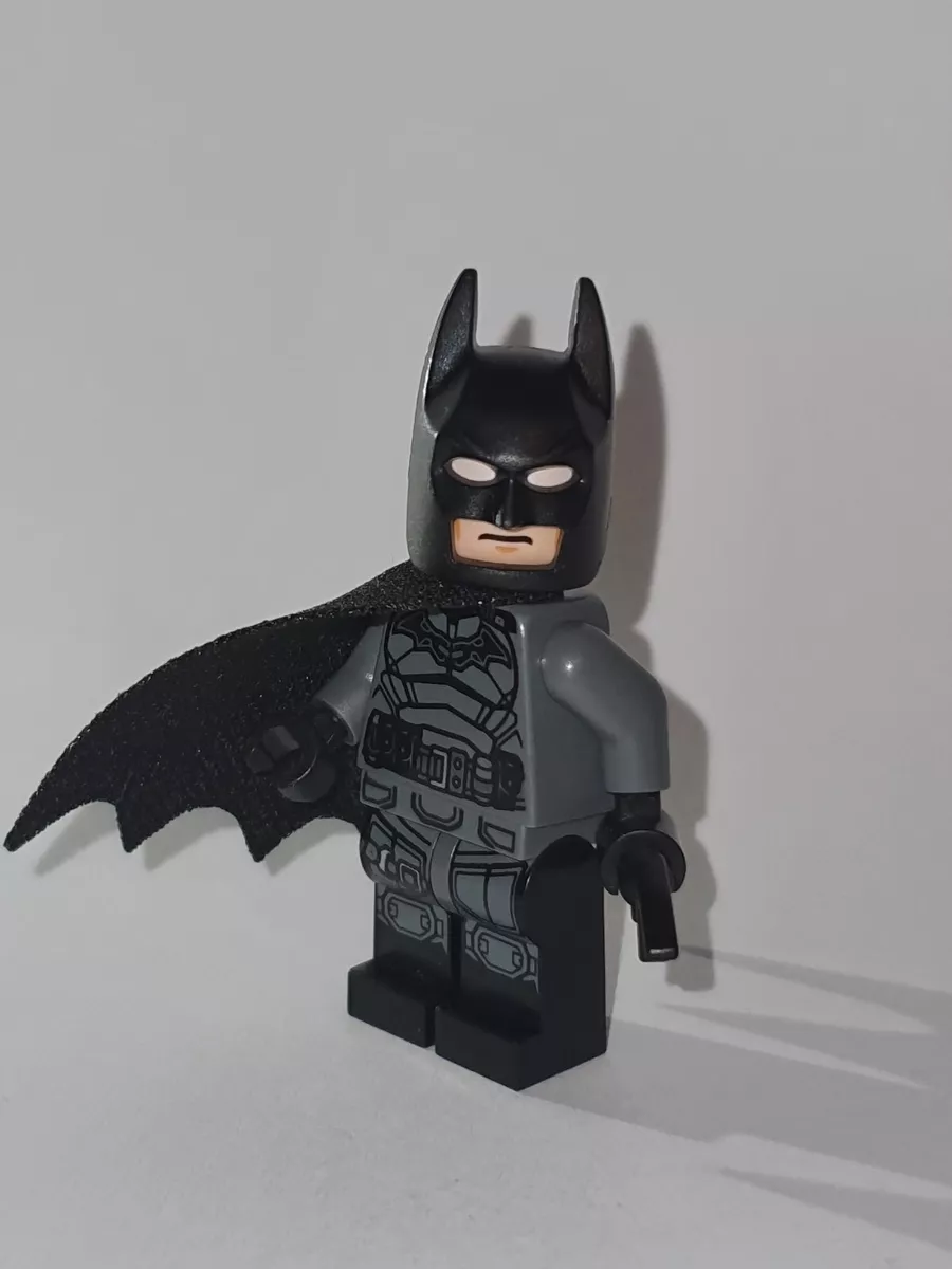 LEGO Super Heroes DC Universe Black Batman Minifigure with Batarang  (Traditional Head)