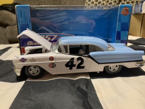 1957 Richard Petty Autographed #42 Lee Petty Oldsmobile 88 1/24 - Picture 3 of 10