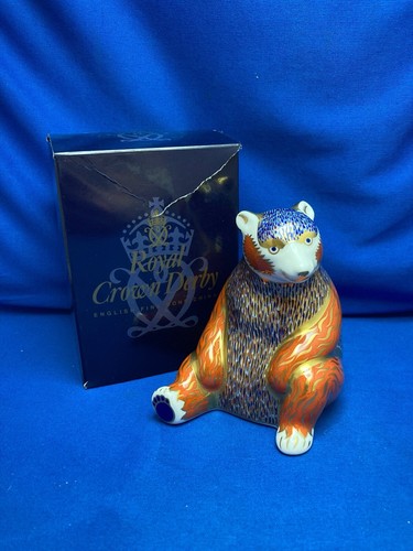 ROYAL CROWN DERBY IMARI HONEY BEAR BONE CHINA PAPER WEIGHT FIGURINE, GOLD DECOR