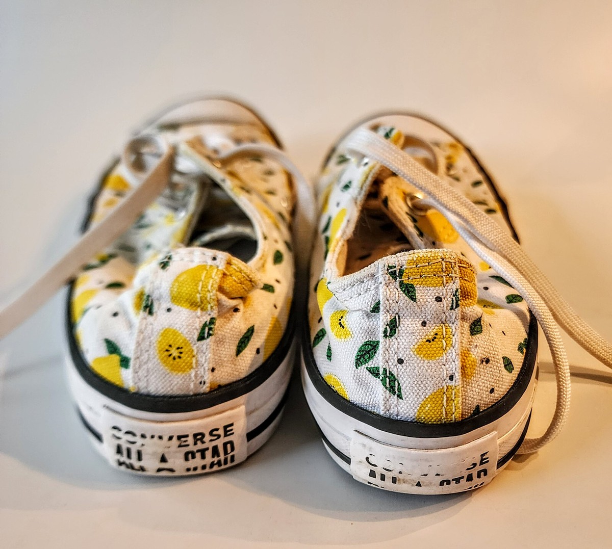 Converse ALL Star Classic Low Top Sneakers Lemon Print Canvas Sz 4