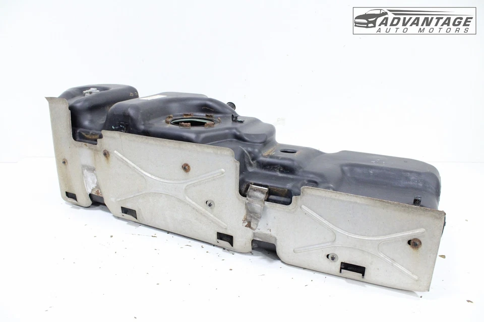 Chevrolet Silverado 1500 LD 2019 5,3 L V8 depósito de combustible 23138361 OEM Foto 3 de 4