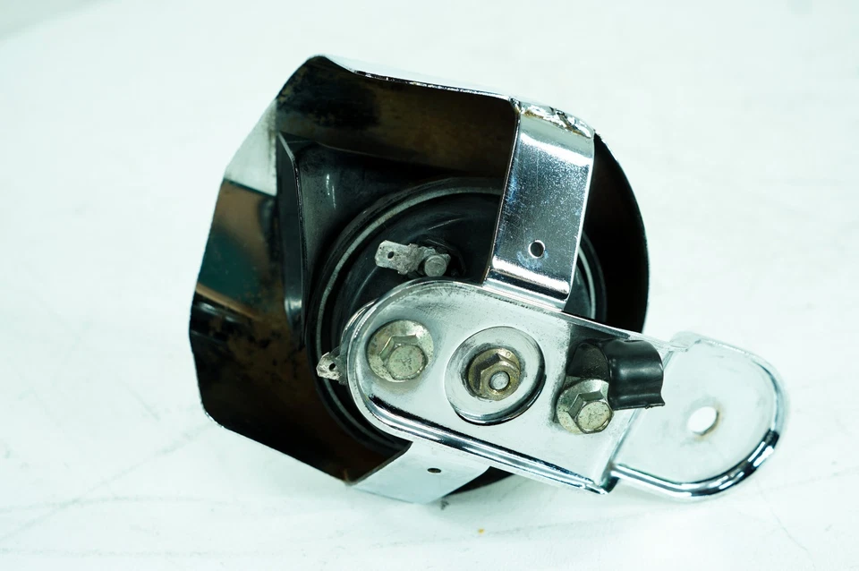 07 Harley Electra Ultra Touring FLHTCUI OEM Horn Signal Klaxon Chrome Cover 1388 - Image 2 of 4