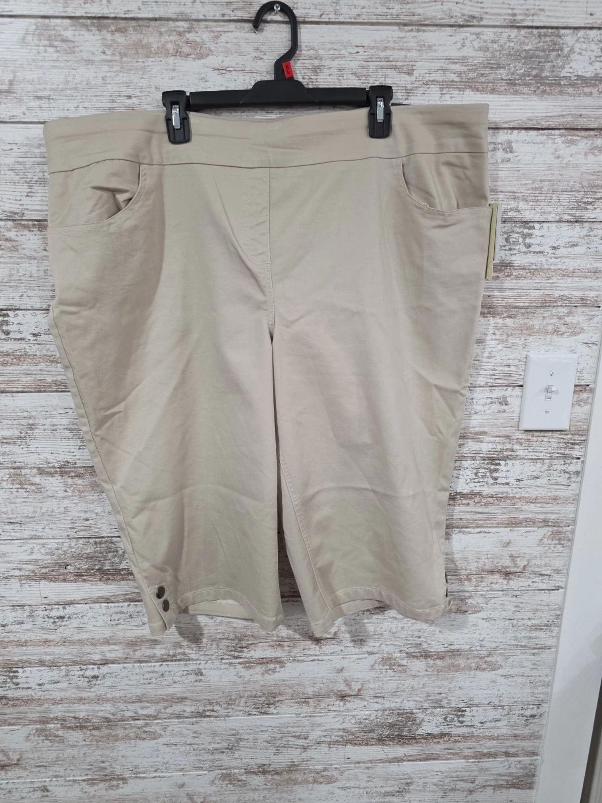 Napa Valley Womens 24W Plus Capri Pants Stonewall Button Hem Skimmer Stretch NWT