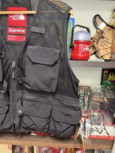 Supreme The North Face Cargo Vest Men's M Black Logo Zip Pockets TNF NWT SS20 image 3