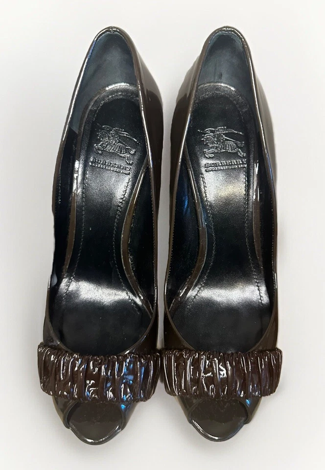 Auténticos Zapatos Burberry Gris Marrón Charol Punta abierta Talla 38.5 EE. UU. 8 Caja Certificado de Autenticidad Foto 3 de 4
