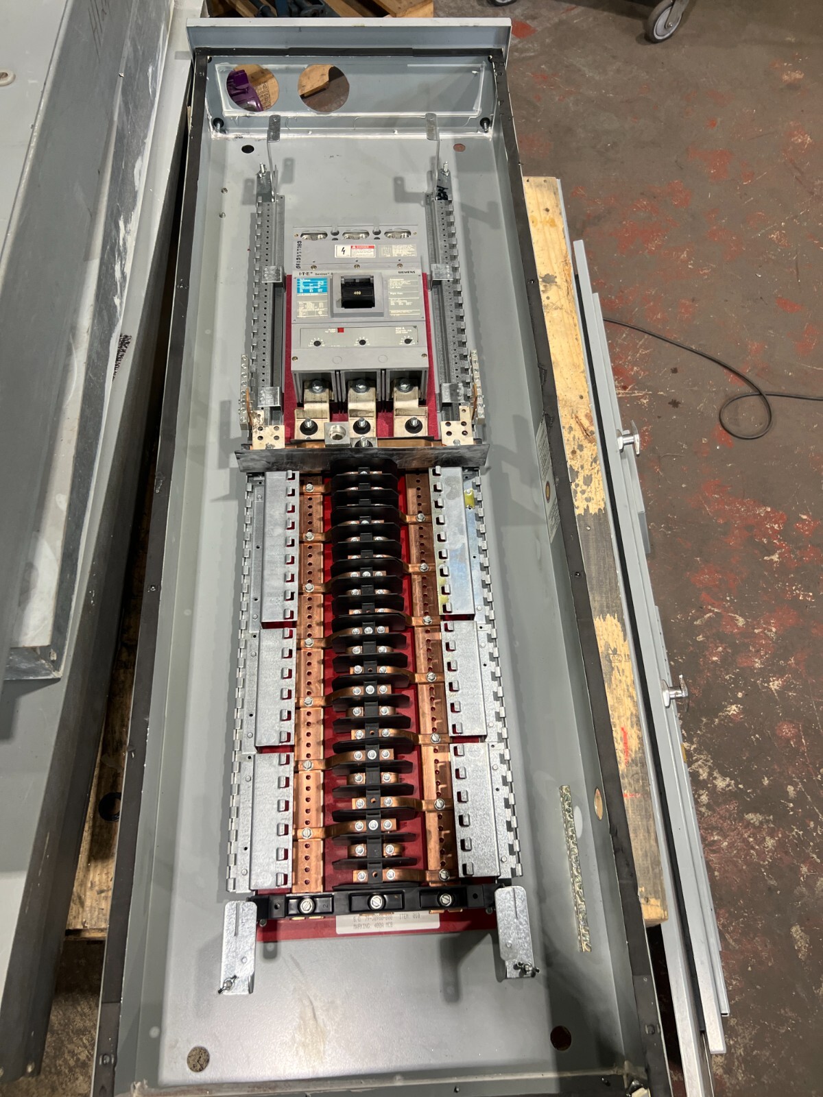👀 SIEMENS 400 AMP MAIN BREAKER PANELBOARD 480Y/277V 3Ø 4W 3 POLE