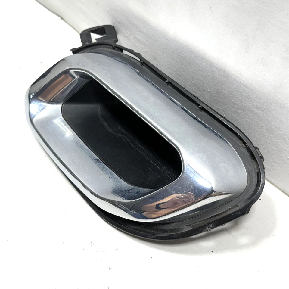 Tapa de escape lateral izquierdo cromada OEM 2020-2025 MERCEDES-BENZ GLE A1678856700 Foto 2 de 4