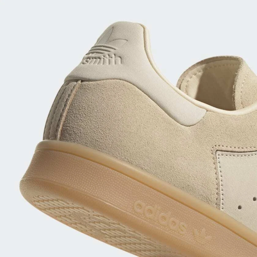 Mens adidas STAN SMITH Wonder White / Sand Strata / Gum Shoes HQ6831