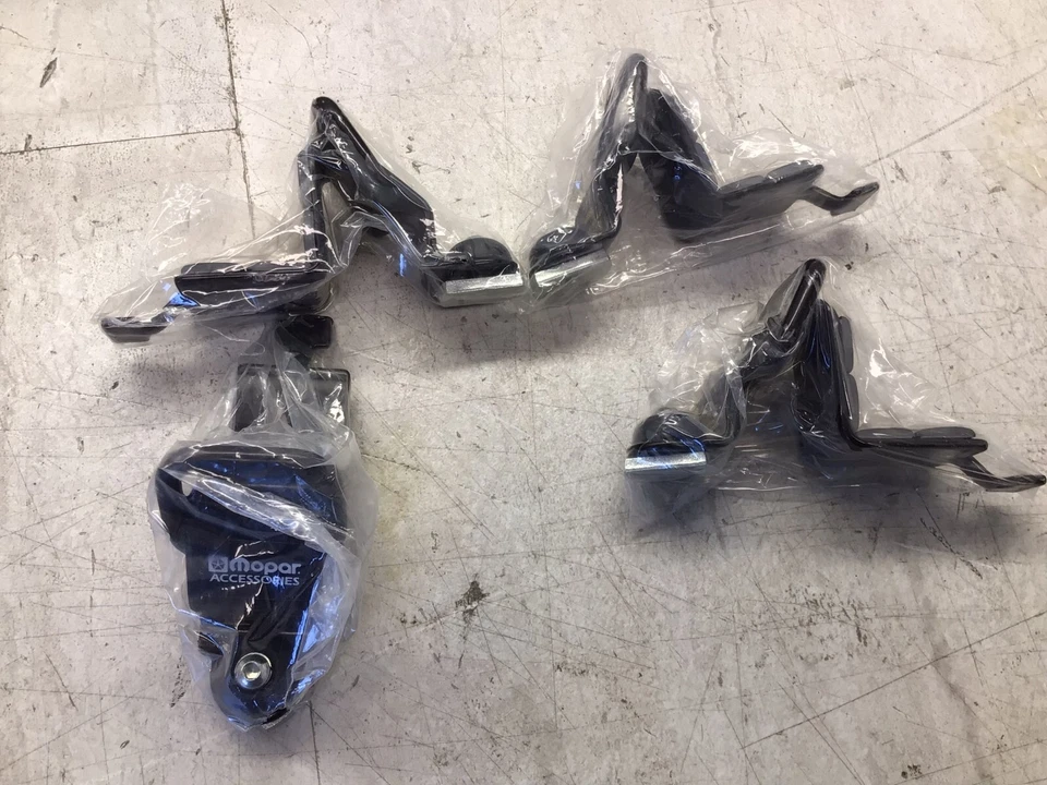 Racks e transportadores de esportes aquáticos para esportes aquáticos - Mopar 82204700 - Imagem 3 de 4