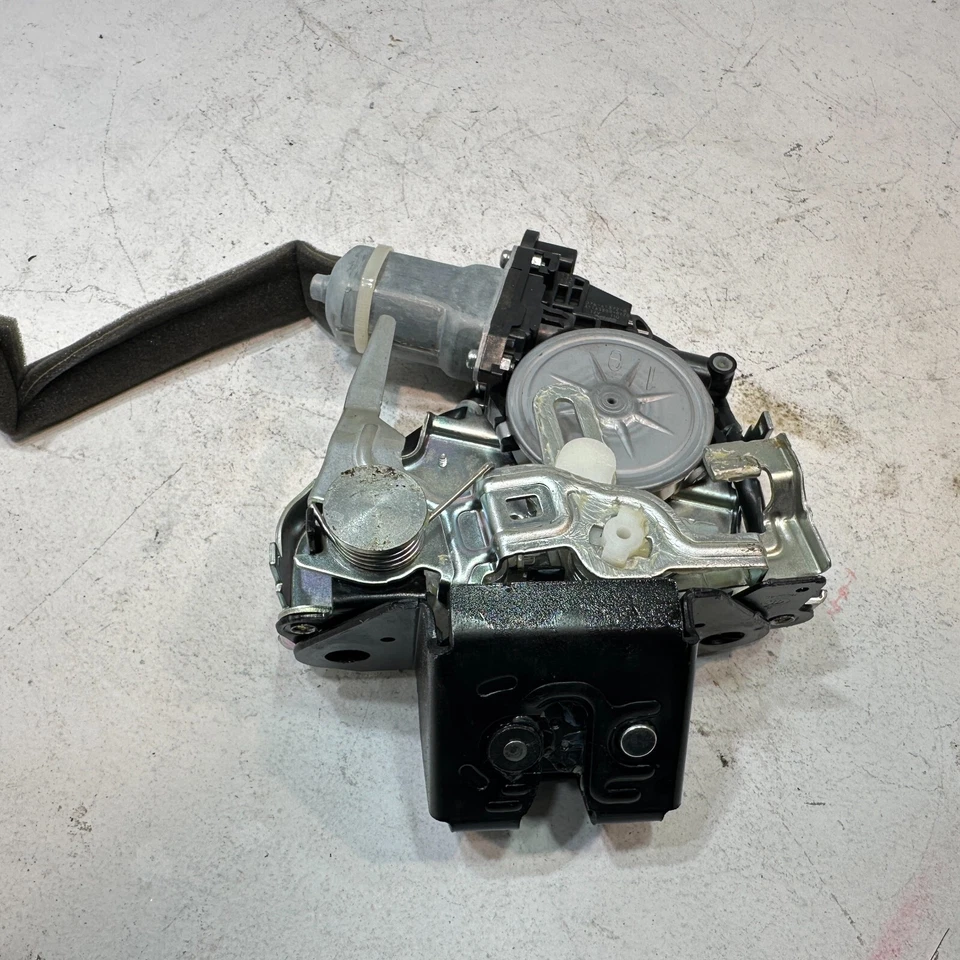 Actuador de pestillo de cerradura de puerta trasera puerta levadiza Acura MDX 2014-2020 FABRICANTE DE EQUIPOS ORIGINALES Foto 3 de 4