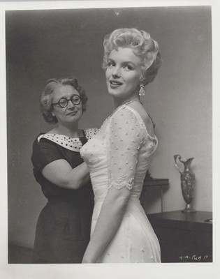 HOLLYWOOD BEAUTY MARILYN MONROE SEDUCTIVE POSE 1960s PORTRAIT VINTAGE PHOTO 538