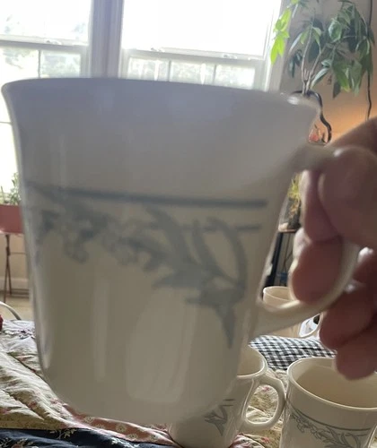 vInTaGe Blue Lily Corningware Set of 4 Coffee Cups Corelle