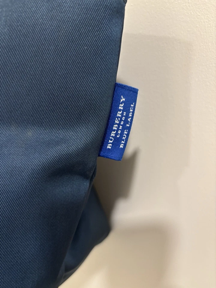 Bolso de hombro Burberry de nailon azul marino con bolsillo - etiqueta azul Foto 4 de 4
