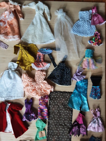 Lote vintage de accesorios y ropa para Barbie de Mattel y hechos a mano, lee 3