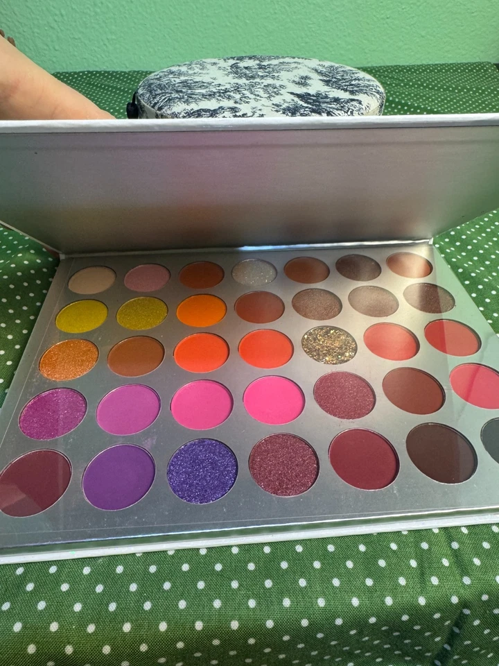 Lot of 9 Makeup Palettes Sealed Assorted Variety Eyeshadow Contour Resellers job - Image 4 of 4