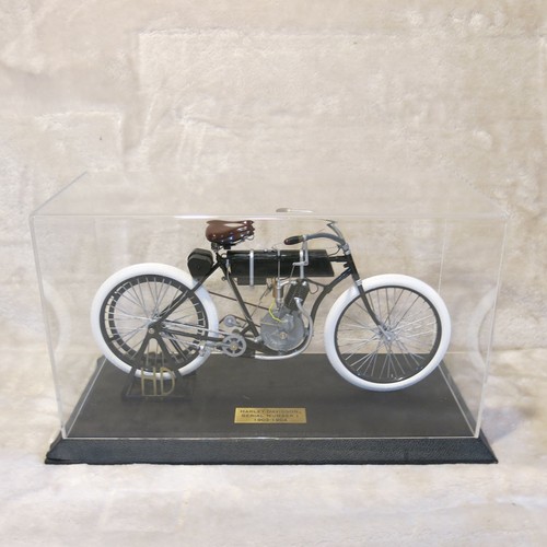 1903 - 1904 Harley Davidson 1:6 Scale Die Cast Metal Authentic Replica With Case