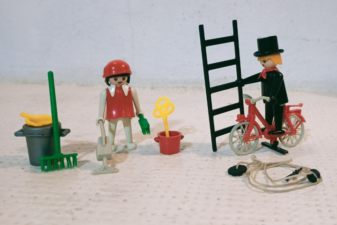 3576 CHIMNEY SWEEP AND HOUSEWIFE PLAYMOBIL KLICHY CITY LIFE set completo (1980)