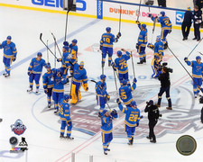 St Louis Blues 2017 Winter Classic Crowd Salute Photo File 8x10 NHL Hockey Photo