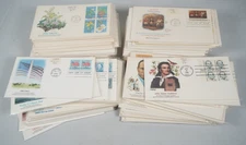 US 1970s-1990s COLLECTION OF HUNDREDS OF FLEETWOOD FDCS SLEEVED & IDENTIFIED