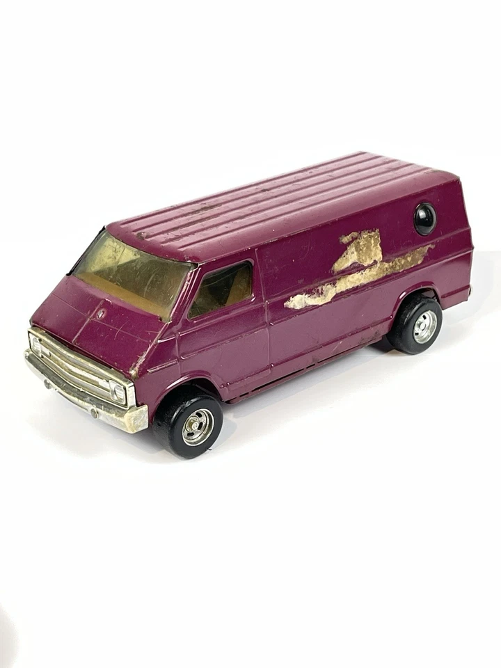 Vintage Ertl Dodge Fuchsia Magenta Purple Conversion Van 10" 1237 USA NOTE: - Image 2 of 4