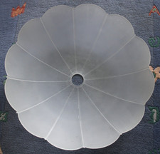 Alter Lampenschirm aus Glas Milchglas Glasschirm Blumenform 50-er /Groß ca.ø46cm