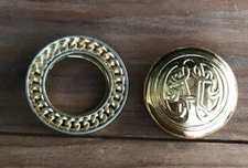 UNSIGNED_Pair 1- 1/2’ Vintage Gold Tone Round Scarf Clips Rope Chain & Monogram