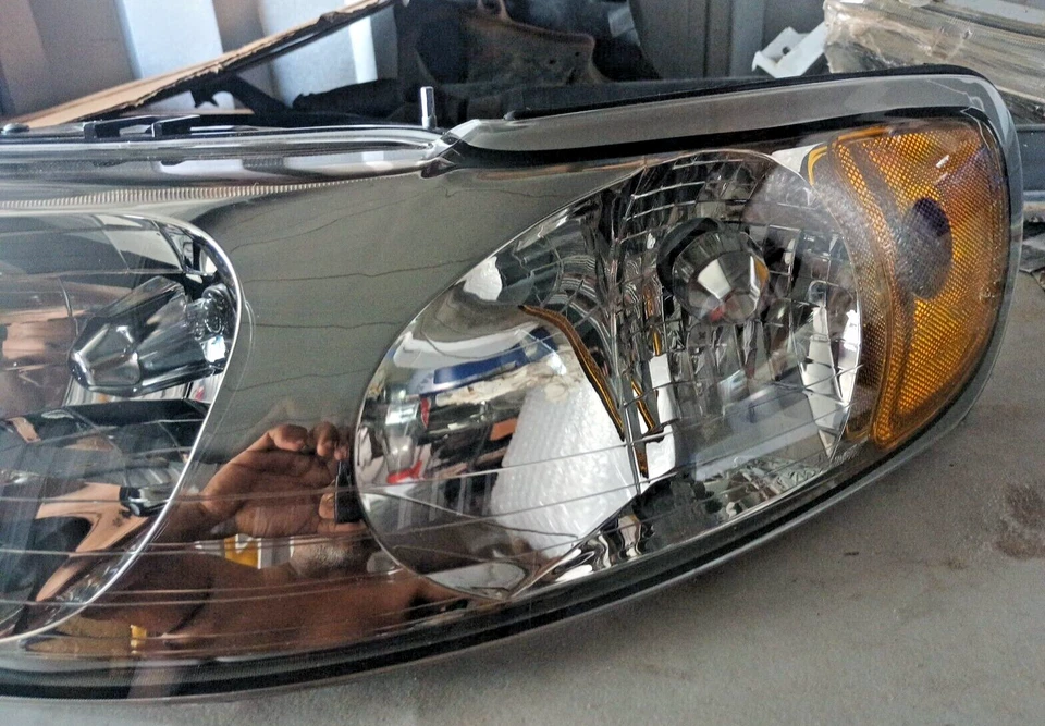 Faro-Regular TYC 20-6086-00 LOC-124 98-02 LINCOLN TOWN CAR Foto 4 de 4