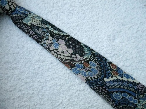 BLUE LILAC WHITE FLORAL 3.5 inch polyester necktie TIE from BURTON - Picture 2 of 4
