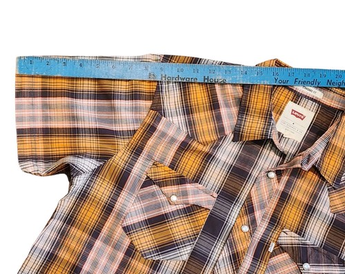 Camisa a presión Levis para hombre manga corta dorada y dorada a cuadros perla franela mediana - Imagen 3 de 11
