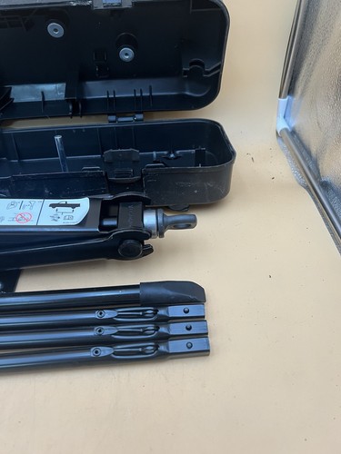 09-14 Ford F-150 Crew Cab Emergency Jack and Tool Set with Case H372 OEM. - Picture 2 of 5