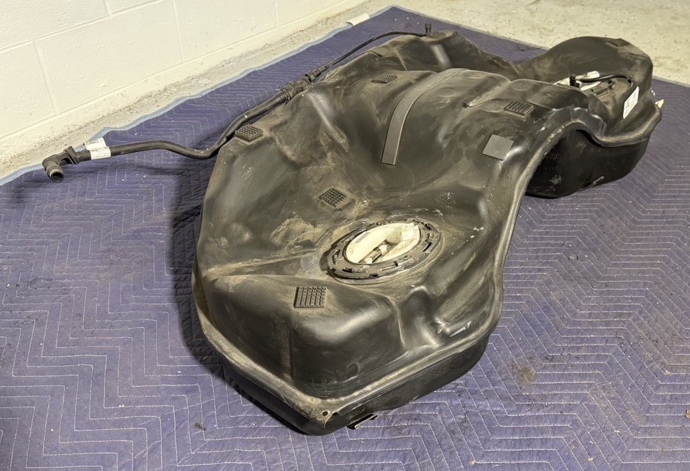 Maserati Ghibli 2014-2017 Fuel tank P/N 670035006