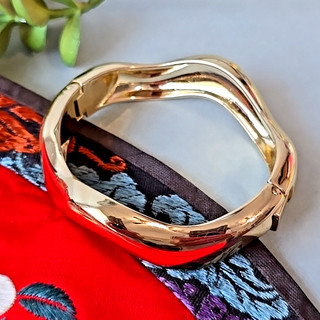 J.Crew Gold Tone Hinged Bangle Bracelet 7" Wrist