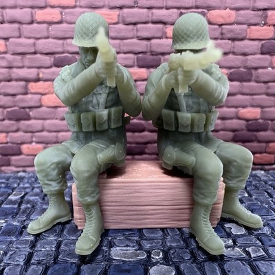 World War 2 American Soldiers Sitting Shooting 3D Toy Resin 1/32