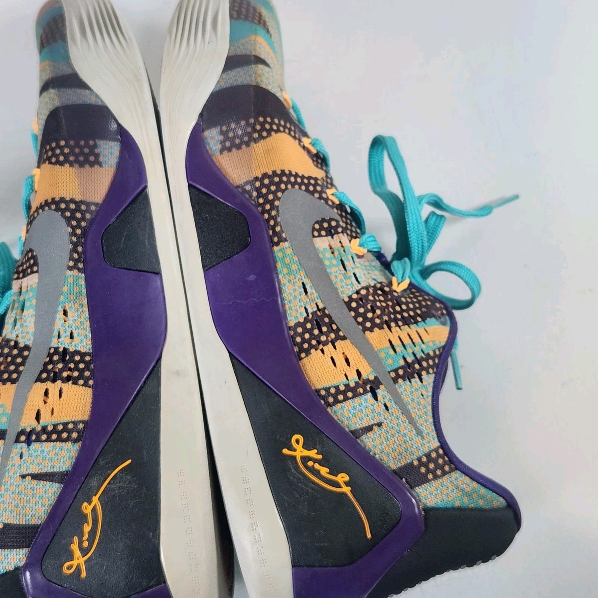 Nike Kobe 9 EM Low Unleashed Pop Art Sneakers 646701-508