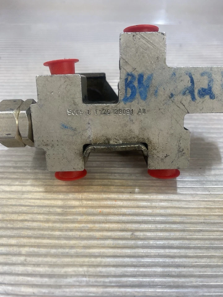 Válvula dosificadora de freno de disco Ford Mustang 1997-1998 OEM | F7ZC-2B091-AB Foto 2 de 3