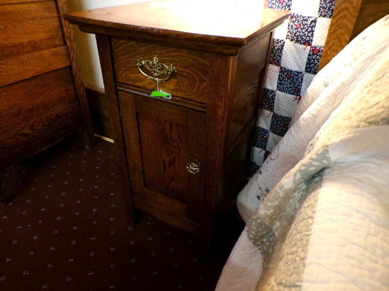 Antique Night stand end table Oak 1900's refinished 16 1/2" wide