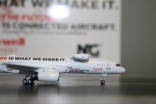 NG Models 1:400 Honeywell Boeing 757-200 N757HW (53181) Die-Cast Model Plane - Picture 2 of 8