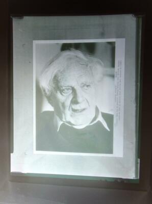 Schwarzweiß Negativ Stephen Spender Dichter für weitere Fotos nach unten scrollen