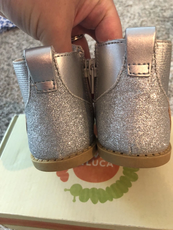 Livie and Luca Wink Booties 6T New - Photo 4/4