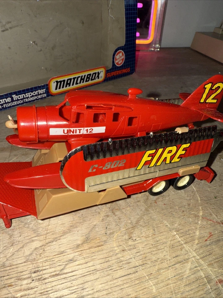 Matchbox Superkings K-134 Peterbilt Fire Spotter Plane Transporter NEW IN BOX - Image 4 of 4