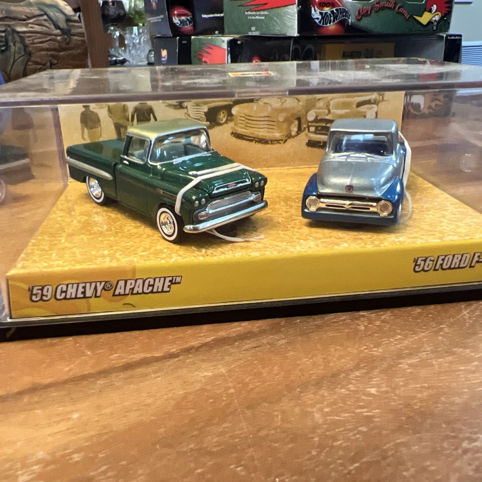 HOT WHEELS TRUCK SHOW 1959 APACHE & 1956 FORD F-100 MIB - Image 3 of 4
