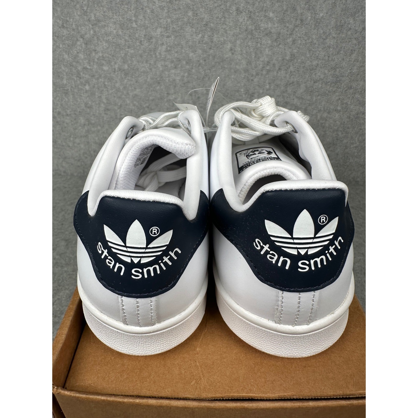 Adidas Stan Smith White and Navy Sneakers Mens Size US 5 - Unisex Shoes thumbnail 4